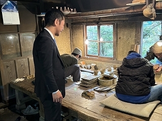 写真：水月窯窯焚き体験