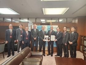 写真：東濃西部都市間連絡道路建設推進協議会要望活動（古屋衆議院議員）