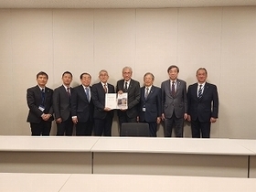 写真：東濃西部都市間連絡道路建設推進協議会要望活動（吉岡事務次官）