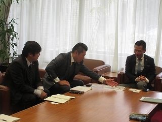 写真：面談（フジパン西春工場長ら）