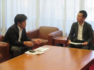 写真：面談（株式会社エネファント代表取締役）