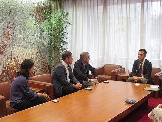 写真：面談（中部電力株式会社総務・広報・地域共生本部&nbsp;地域共生岐阜グループ長ら）