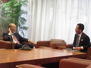 写真：面談（株式会社伊藤商会取締役会長）