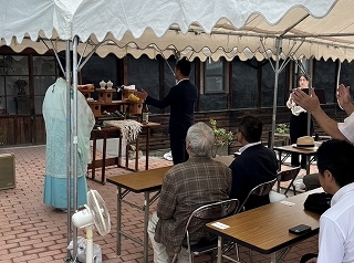 写真：やきもの教室杜の土ゲストハウスの完成記念式