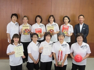 写真：表敬訪問（第36回全国ママさんバレーボールいそじ大会出場者）