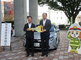 写真：多治見市危険物安全協会からの車両贈呈式