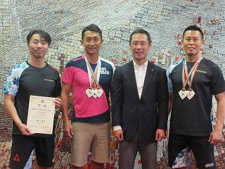 写真：表敬訪問（日本スポーツマスターズ長崎大会水泳競技優勝者）