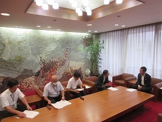写真：多治見市社会福祉協議会から要望書受理