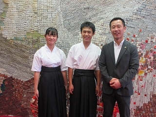 写真：表敬訪問（全国中学生弓道大会&nbsp;JOCジュニアオリンピックカップ出場者）