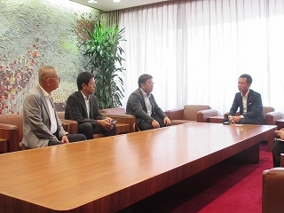 写真：面談（株式会社フィルテック代表取締役ら）