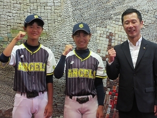 写真：表敬訪問（第9回全日本中学女子軟式野球大会出場者）