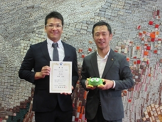 写真：表敬訪問（OWSオーシャンズカップ2024（2.5km）の部優勝者）