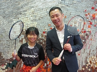 写真：表敬訪問（第40回記念若葉カップ全国小学生バドミントン大会出場者）