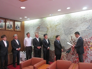 写真：日本水道協会岐阜県支部からの感謝状伝達式