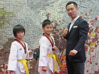 写真：表敬訪問（ジュニアテコンドー選手権大会出場者）