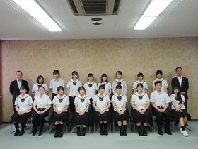 写真：表敬訪問（全国高等学校総合文化祭、全国高等学校漫画選手権大会出場者）1