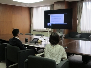 写真：面談（株式会社ハンサミングCEOら）