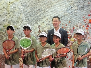 写真：表敬訪問（第41回全日本小学生ソフトテニス選手権大会出場者）