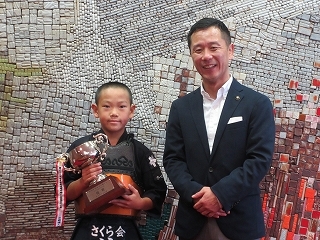 写真：表敬訪問（第58回全国道場少年剣道大会出場者）