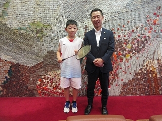 写真：表敬訪問（第25回ダイハツ全国小学生ABCバドミントン大会出場者）