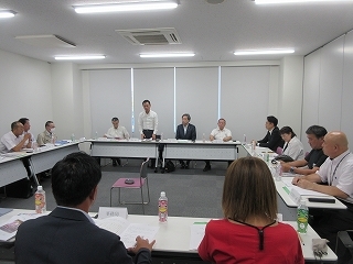 写真：「やくならマグカップも」活用推進協議会