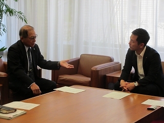 写真：面談（多治見北高校同窓会長）