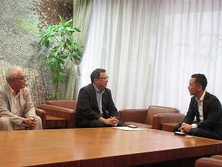 写真：面談（精華学園高等学校多治見校舎長ら）