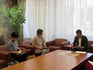 写真：面談（NPO法人まぁーる）