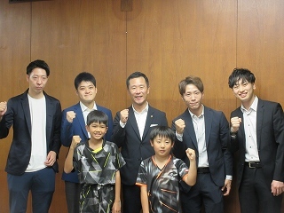 写真：表敬訪問（卓球選手権大会出場者）