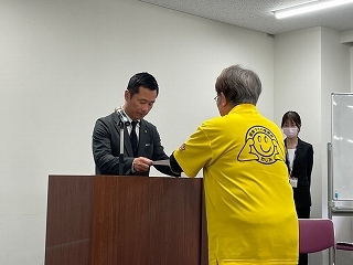 写真：市健康づくり推進員の退任式および委嘱式