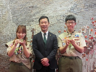 写真：表敬訪問（富士スカウト章取得者）