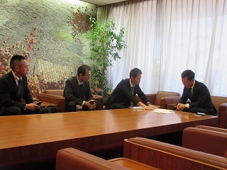 写真：面談（多治見砂防国道事務所長ら）