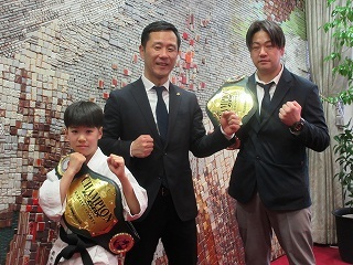 写真：表敬訪問（全日本空手道選手権大会チャンピオン）