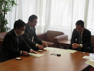 写真：東海環状自動車道中東濃地域建設促進協議会監査