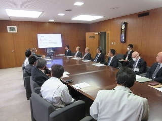 写真：面談（美濃焼タイル振興協議会のみなさま）