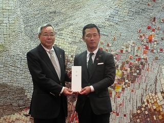 写真：多治見商工会議所から能登半島地震義援金受領