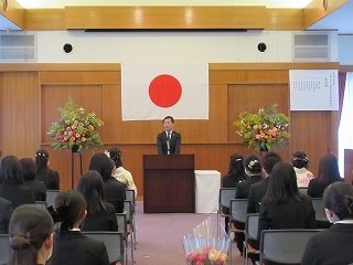 写真：医師会准看護学校卒業証書授与式