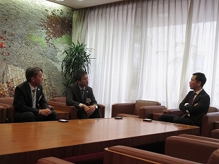 写真：面談（岐阜信用金庫）