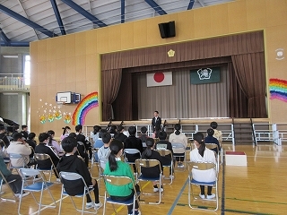 写真：滝呂小学校卒業記念品披露会