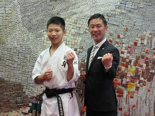 写真：表敬訪問（全国中学生空手道選抜大会出場者）