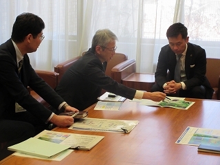 写真：面談（中部地方整備局河川部河川情報管理官ら）