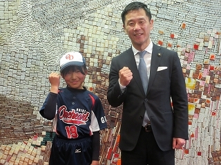 写真：表敬訪問（春季全日本小学生女子ソフトボール大会出場者）