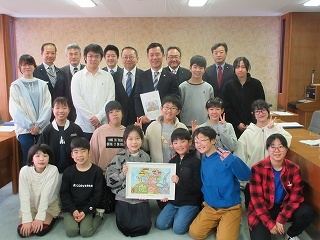 写真：第26回たじみ子ども会議からの意見書受領