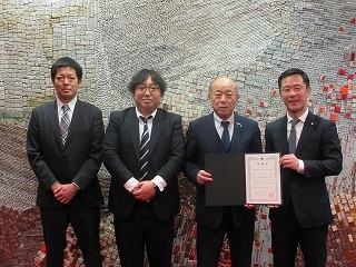 写真：フィルテックからの寄附に対する感謝状贈呈式