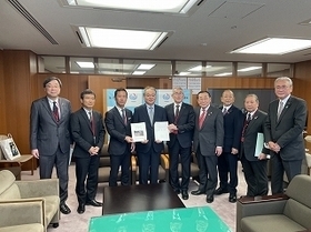 写真:東濃西部都市間連絡道路建設推進協議会の要望活動1