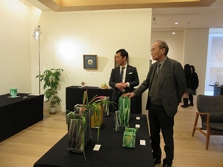 写真:シルクロードの陶華七代加藤幸兵衛展視察