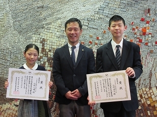 写真:表敬訪問(岐阜県児童生徒化学作品展最優秀賞など受賞者)