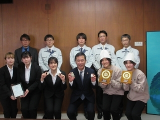 写真:表敬訪問(第2回高専GCON2023受賞者)