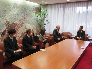 写真：面談（太陽築炉工業株式会社代表取締役社長）