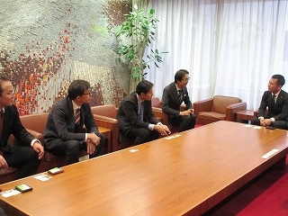 写真：面談（三菱地所・サイモン株式会社代表取締役社長ら）